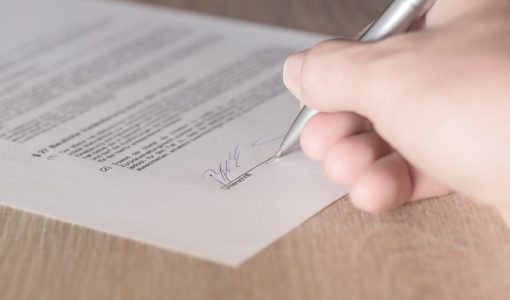 Attestation d’hébergement gratuite : pourquoi la faire et que contient-elle ?